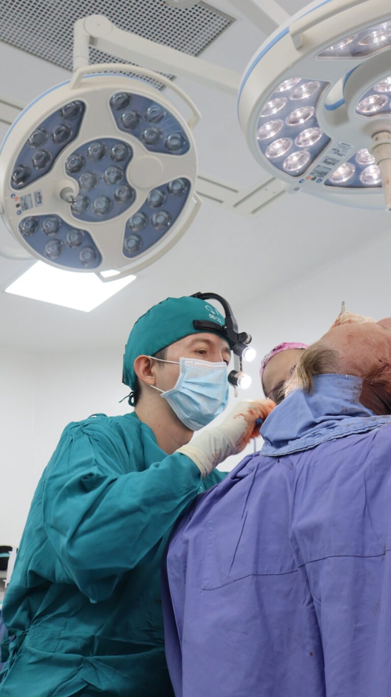 Levantamiento de cejas con cirugía