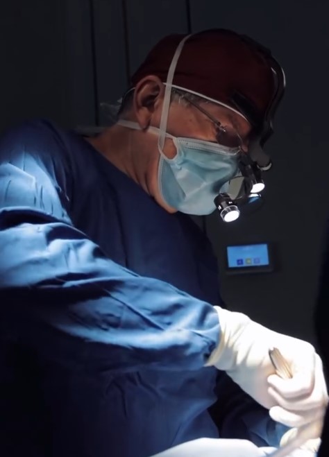 5 mejores cirujanos plásticos de Colombia - Dr. David Delgado - Dra. Eduardo Villamizar