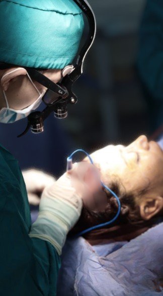 Despegamento de cuero cabelludo de frontoplastia en Colombia con el Dr. David Delgado