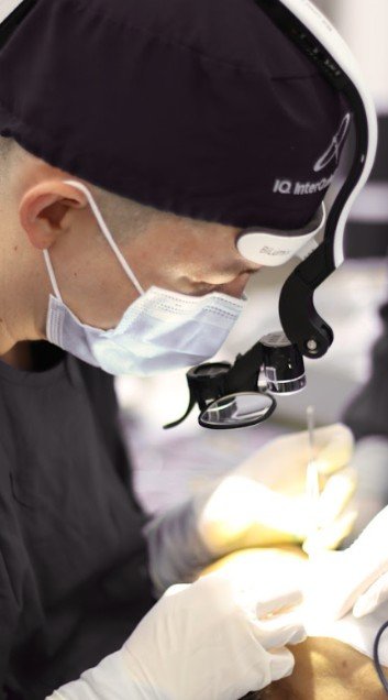 Lifting facial antes y después en Colombia - Cirujano plástico David Delgado