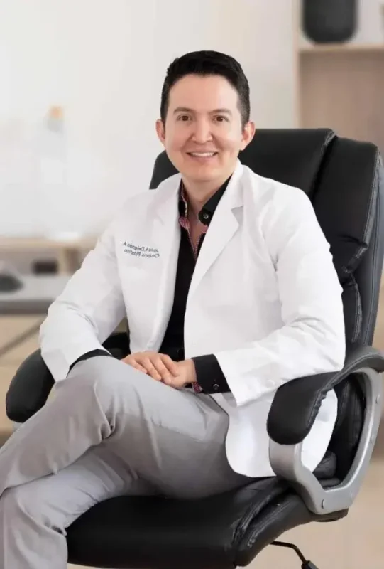 Rejuvenecimiento de escote-Dr. David Delgado- Cirugía Plastica Medellín