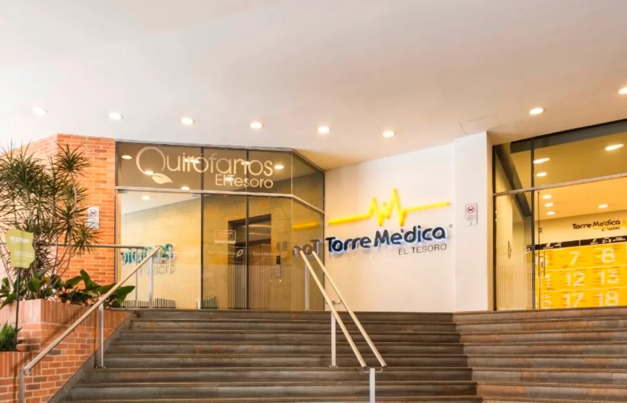 Clínicas de cirugías plásticas en Colombia - Torre medica el tesoro - Dr David Delgado