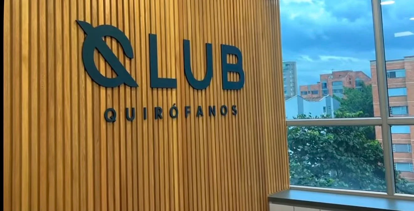 Clinicas de cirugias plasticas en colombia - Oviedo club quirófanos - Dr David Delgado