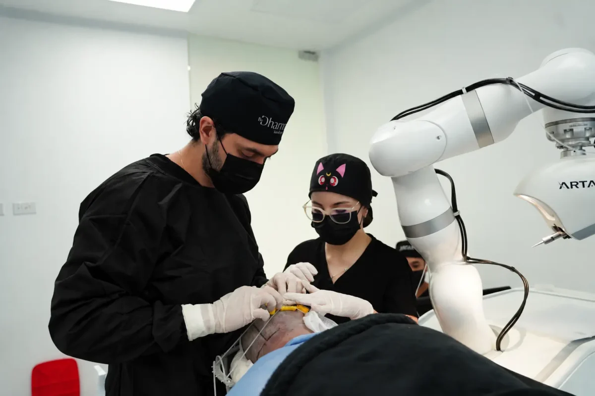 Be Dharma Hair medical team performing a hair transplant procedure with ARTAS iX robotic technology in Medellín, Colombia